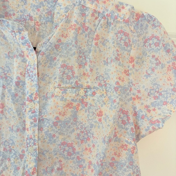 L.L. Bean Women's Floral Short Sleeve Button Down Shirt - Picture 4 of 6